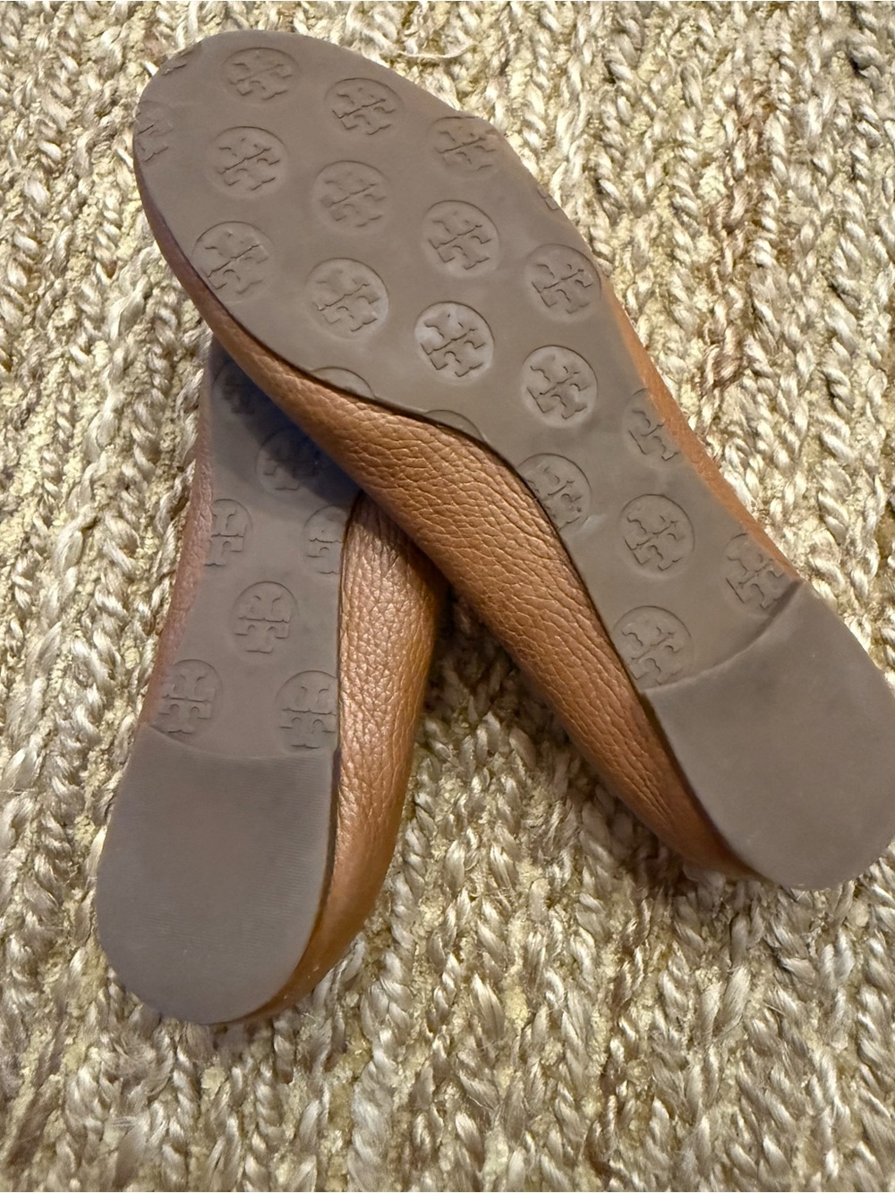 Tory Burch Women’s Camel Brown Leather Logo Round-Toe Ballet Flats Size 7M - Picture 3 of 3